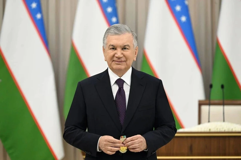 Президент фан, таълим, соғлиқни сақлаш, спорт, маданият вакилларини мукофотлади