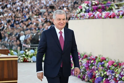 Президент Мустақиллик байрамининг 35 йиллигида нутқ сўзламоқда