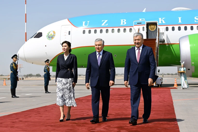 Shavkat Mirziyoyev Qirgʻizistonga bordi