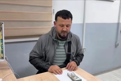 Метрода топиб олинган 10 минг доллар эгасига қайтарилди