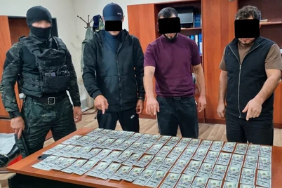Самарқандда Туркиядан келтирилган қалбаки долларларни сотмоқчи бўлганлар ушланди