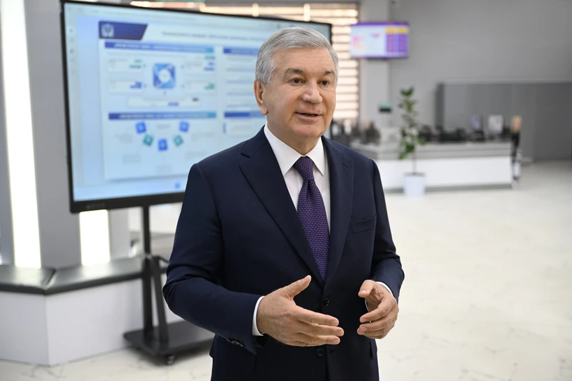 Шавкат Мирзиёев Қарши давлат университетидаги шароитлар билан танишди