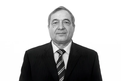 Таниқли академик вафот этди