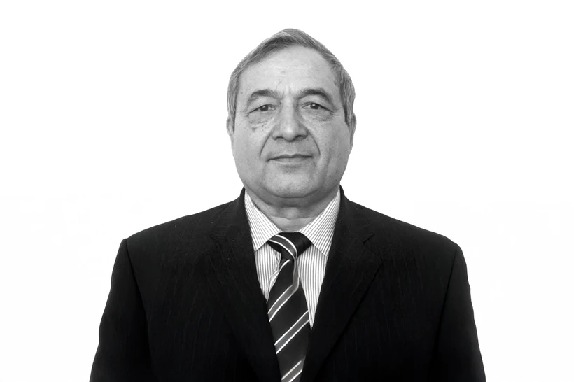 Таниқли академик вафот этди