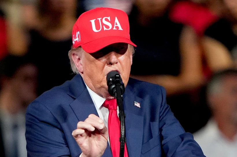 Трамп "учинчи муддатга сайланишга ҳаққи борлиги" ҳақида гапирди