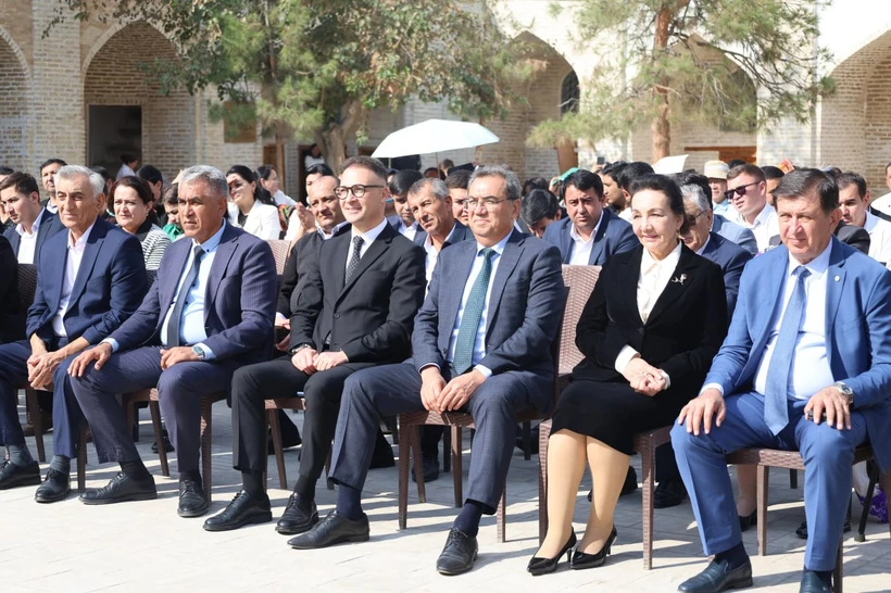 Buxoroda “Ozarbayjon madaniyati: Adabiyot va sanʼat haftaligi” doirasida doʻstlik konserti tashkil etildi