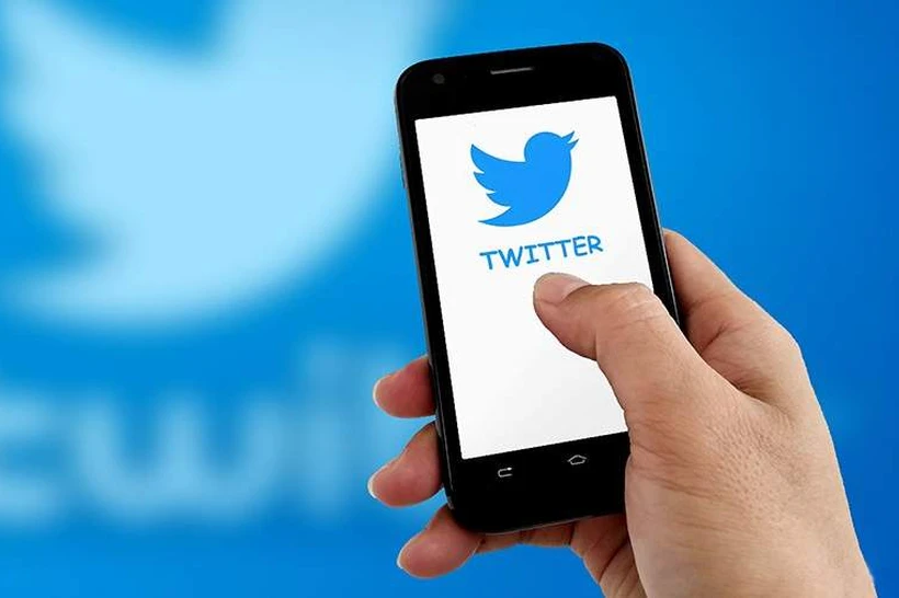 Илон Маск Twitter ходимларини қисқартирмоқда