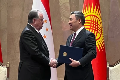 Sadir Japarov va Emomali Rahmon chegara boʻyicha kelishuvni imzoladilar