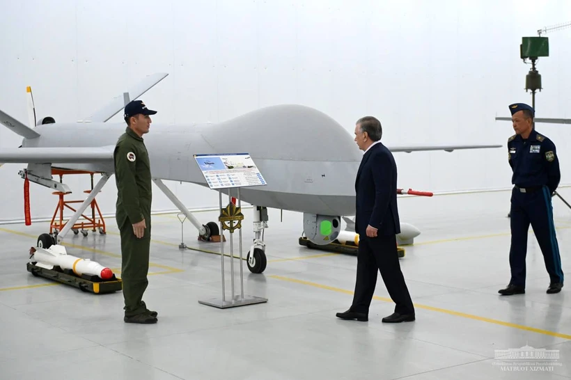 Prezident Bayraktar dronlarini tekshirib koʻrdi