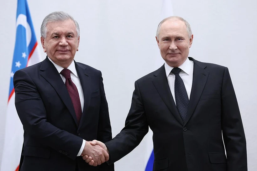 Putin Shavkat Mirziyoyevga Tramp bilan uchrashuv natijalari haqida maʼlumot berdi