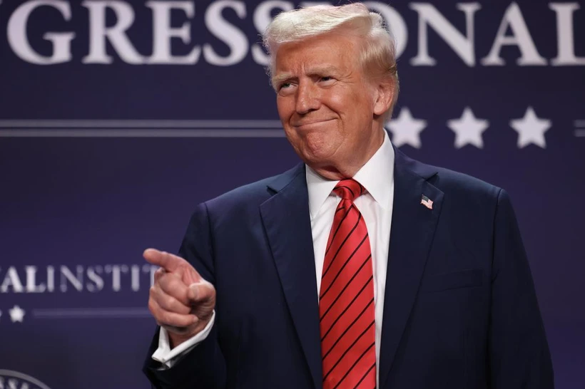 Трамп БРИКС билан ҳамкорликни кучайтираётган давлатларга таҳдид қилди