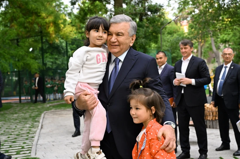 Shavkat Mirziyoyev bunyodkorlik ishlari bilan tanishdi