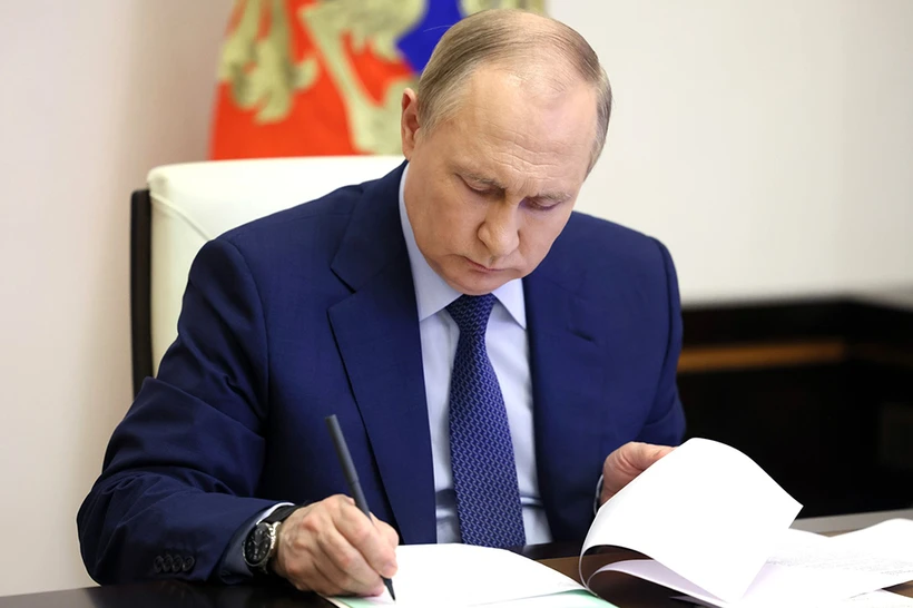 Putin "tahdidlar sabab" harbiylar sonini oshirishga buyruq berdi