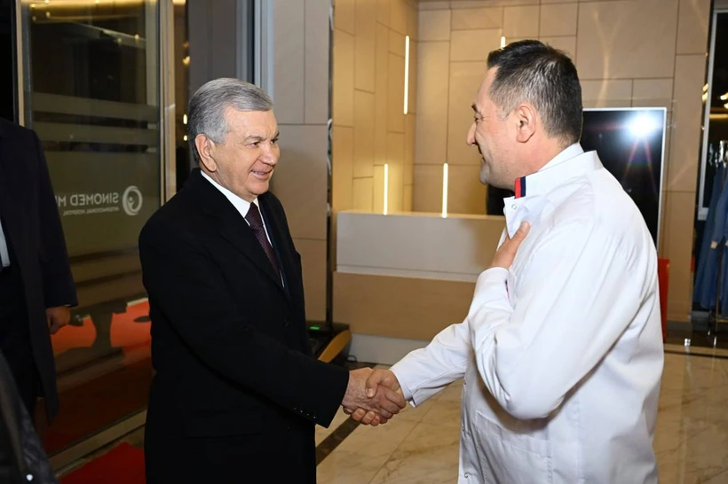 Prezident poytaxtdagi “Sinomed” tibbiyot markazida boʻldi