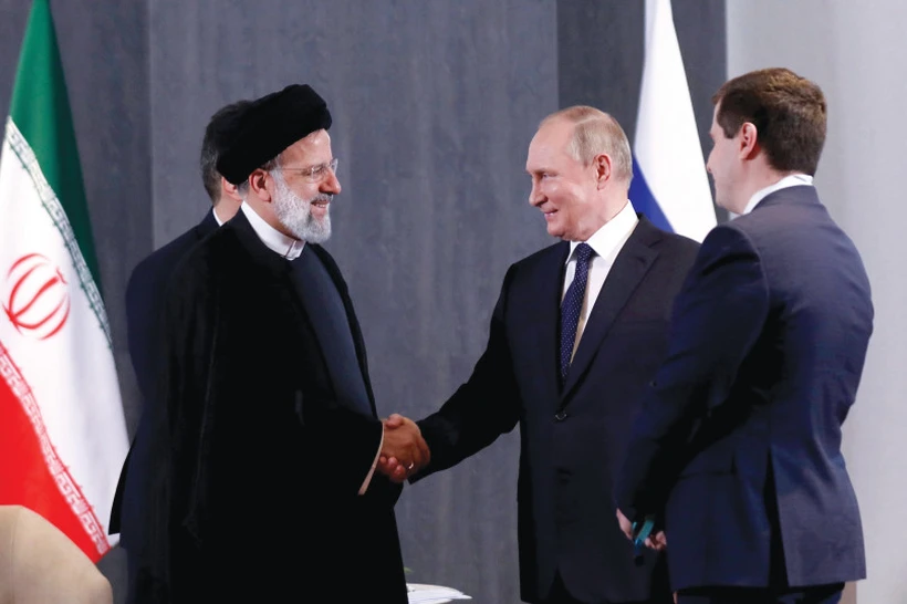 Эрон президенти Раисий Путиннинг олдига боради