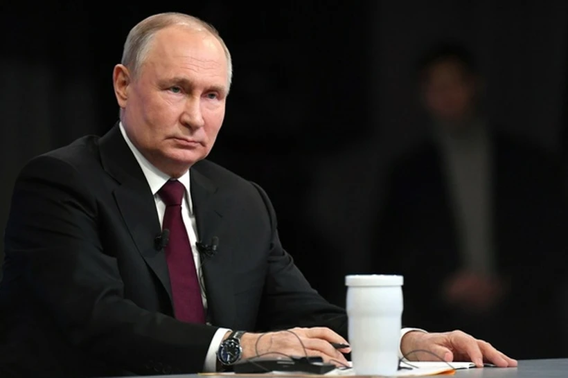 Путин Россияга миллионлаб ишчилар етишмаётганини айтди