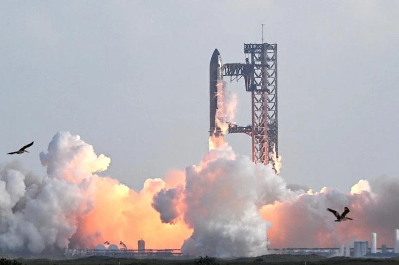 SpaceX'дан катта натижа: Starship ракетаси муваффақиятли учирилди