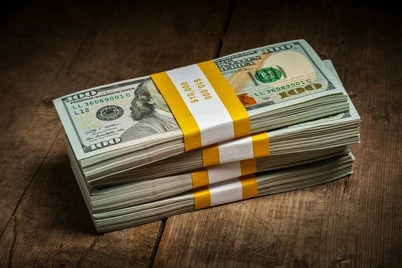 Ayrim banklarda dollar sotish kursi 12 800 soʻmdan oshdi