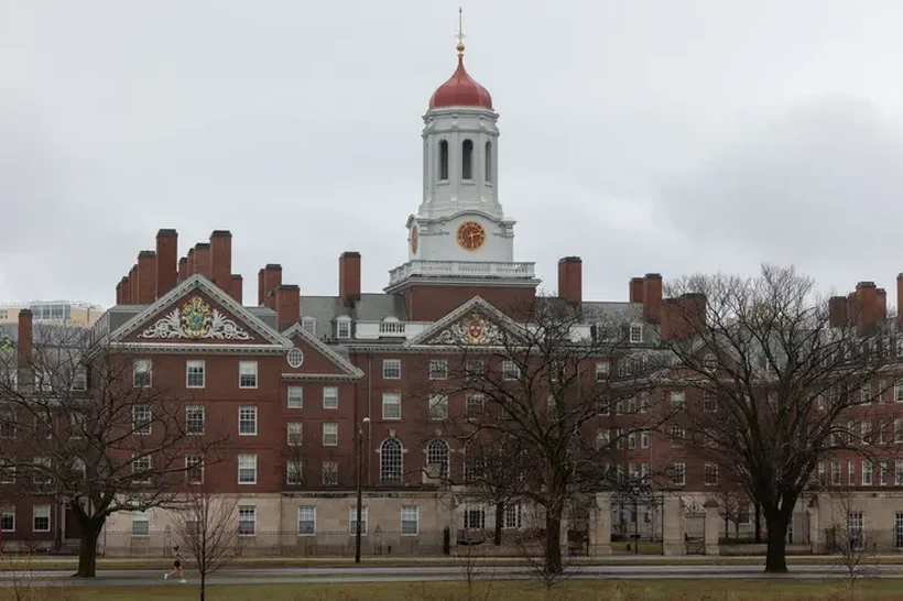 Sud Tramp maʼmuriyatining Harvard boʻyicha taqiqini bekor qildi