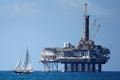 AQSh qirgʻoqlarida neft va gaz burgʻulash taqiqlandi