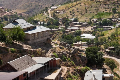 Табиат бағридаги Хуфар қишлоғи