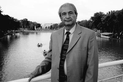 Taniqli shoir Erkin Samandar vafot etdi