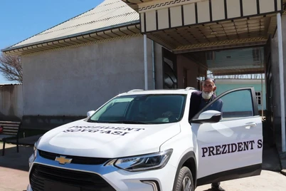 Prezident sirdaryolik bogʻbonga Tracker sovgʻa qildi