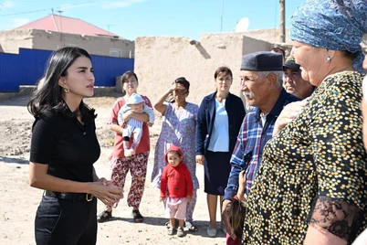 Saida Mirziyoyeva Qoraqalpogʻistondagi ogʻir hududlarga bordi