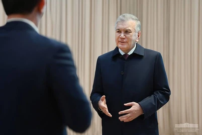 Shavkat Mirziyoyev Toshkent tumanidagi ishlarni koʻzdan kechirdi