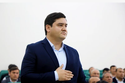 Azizbek Turdimurodov Sirdaryo tumani hokimi boʻldi
