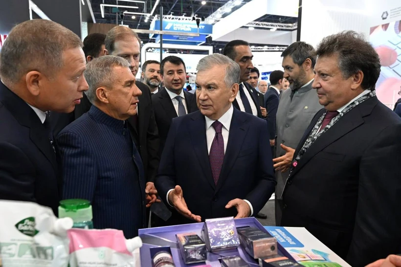 Президент Тошкентда ўтаётган халқаро кўргазмага ташриф буюрди