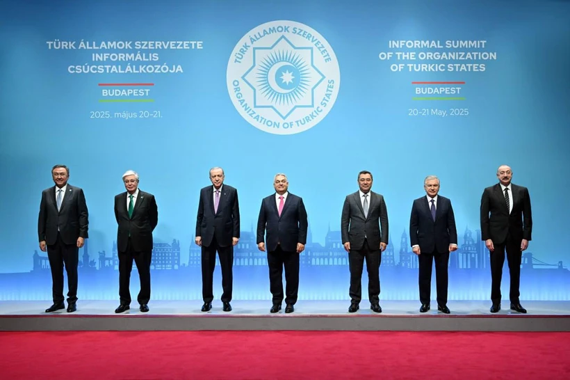 Mirziyoyev Turkiy davlatlar norasmiy sammitida qatnashdi