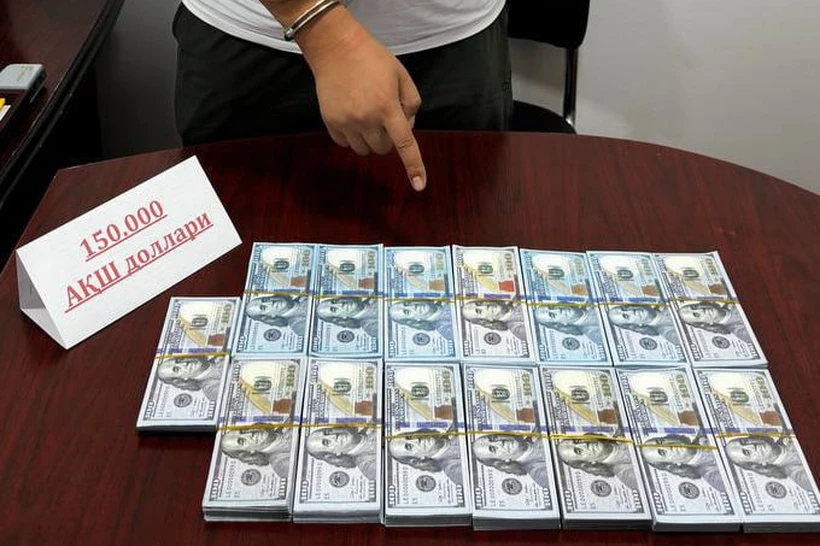 Сирдарёда қалбаки 150 минг доллар сотаётган фуқаро ушланди