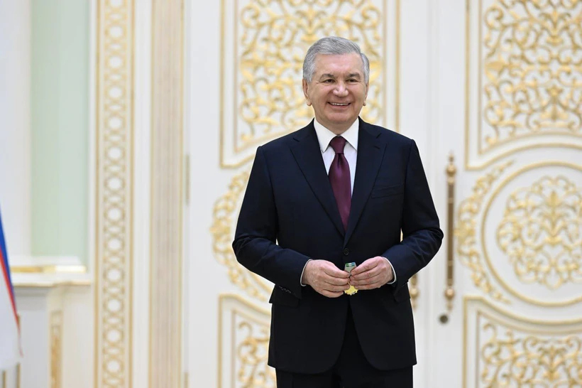 Президент Мустақиллик байрами муносабати билан мукофотларни топширди