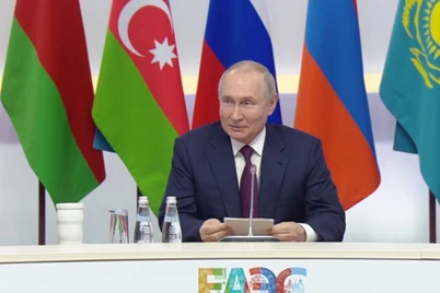 Davlatlar Putindan voz kechayotganda u birlashishni taklif qildi
