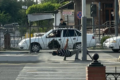 Jizzaxda piyodalar oʻtish joyi panjara bilan toʻsib qoʻyildi