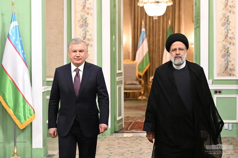Mirziyoyev va Raisiy tor va keng doirada uchrashdi