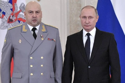 Россия қўшинлари собиқ қўмондони қамоққа ташлангани айтилди