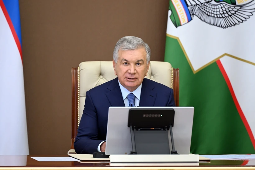 Президент АЭС ва атомчилар шаҳарчаси лойиҳалари билан танишди