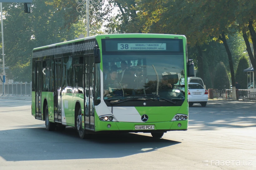 Қандай турдаги автотранспорт воситаларига автобуслар йўлакчасида ҳаракатланишга рухсат этилади? 