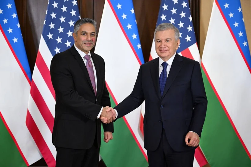 Prezident Shavkat Mirziyoyev AQShda “General Motors” kompaniyasi rahbarini qabul qildi