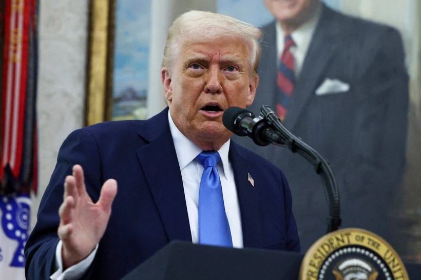 Трамп яна божлар билан таҳдид қилмоқда