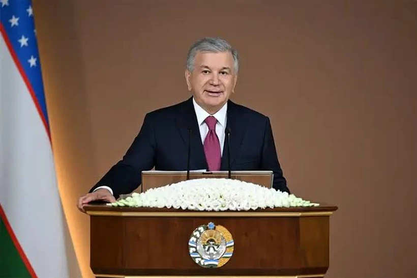 Шавкат Мирзиёев бир гуруҳ тиббиёт ходимларини тақдирлади