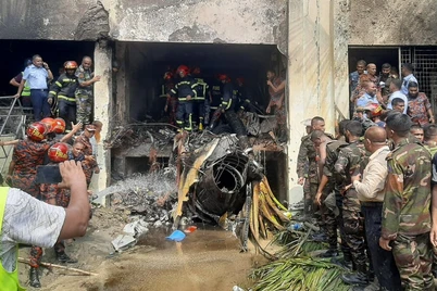 Bangladeshda harbiy samolyot maktab ustiga quladi