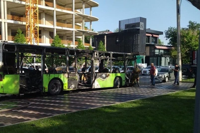 Toshkentda yoʻlovchi avtobus yonib ketdi