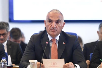 Vazir Turkiyaning sayyohlardan koʻrgan daromadlarini ochiqladi