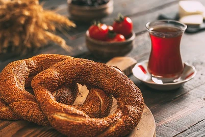 Istanbulning anʼanaviy koʻcha taomlari haqida bilasizmi?