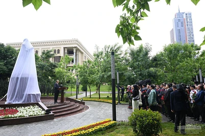 Toshkentda Oʻzbekiston xalq artisti Botir Zokirov haykali ochildi