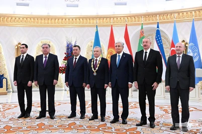 Shavkat Mirziyoyevga Markaziy Osiyo davlatlari rahbarlarining Faxriy nishoni topshirildi