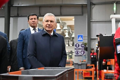 Prezident Zangiota va Yangiyoʻldagi korxonalarni aylandi